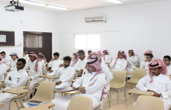 كلية المجتمع بالخرج تستضيف نماذج  سعودية مضيئة  في سوق العمل