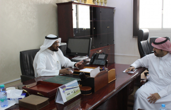 Dr. Qomizy, the dean of Alkharj Community College  Meets the Coordinators of public relations and mass media in the College.
