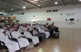 Dean of the Community College of al-Kharj meets the fresh students