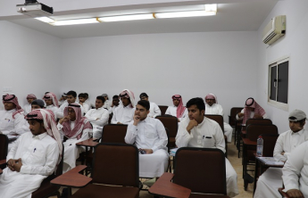 Al-kharj Community College Students acquainted with   the programs and services of Human Resources Development Fund (Hadf)