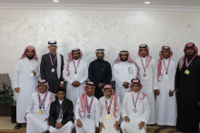 Dean of the Community College of al-Kharj decorates students participating in Athletics Championship